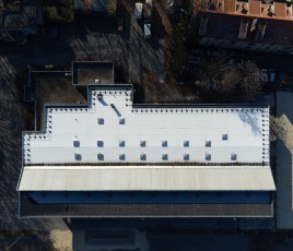 Grenoble : la toiture repeinte en blanc réduit la température