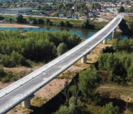Le deuxième pont de Moulins est long de 455 mètres
