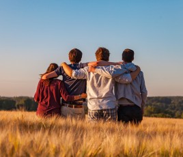 58 % des jeunes décrivent positivement leur état d’esprit, contre 44 % pour leurs aînés