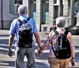 Certaines communes rurales et littorales, déjà fragilisées, voient leur population âgée croître de façon disproportionnée