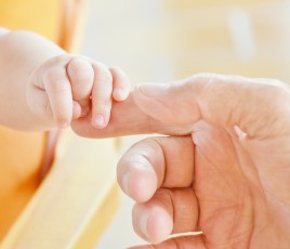le travail conduit par les députées Laure Miller (présidente) et Isabelle Santiago (rapporteure) dresse un tableau sévère des défaillances de la protection de l’enfance