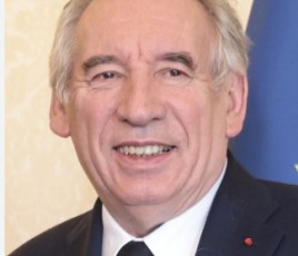 François Bayrou veut d’abord obtenir l’aval du Parlement sur « l’urgence de la situation financière » avant d’ouvrir la discussion budgétaire