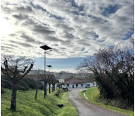 25 lampadaires solaires autonomes éclairent les rues du village