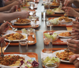 Face à la volatilité des coûts, le Syndicat national de la restauration collective (SNRC), en lien avec la Direction des affaires juridiques (DAJ) du ministère de l’Économie et des Finances et l’Insee, a élaboré un Index Restauration Collective