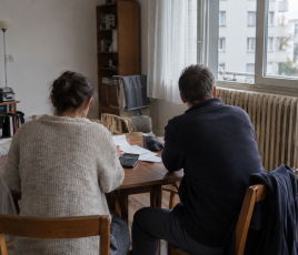 Face à la hausse des prix de l’énergie, de plus en plus de ménages sont contraints d’arbitrer entre se chauffer et financer d’autres dépenses essentielles.