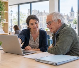 Face à la dématérialisation croissante des démarches, le Haut-commissariat à la Stratégie et au Plan appelle à préserver un accompagnement humain accessible au plus près des habitants