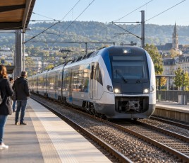 Le ferroviaire concentre l’essentiel des investissements climat régionaux. Moderniser les lignes et le matériel roulant constitue un levier majeur pour développer les alternatives à la voiture.