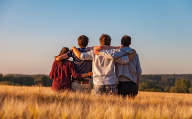 58 % des jeunes décrivent positivement leur état d’esprit, contre 44 % pour leurs aînés