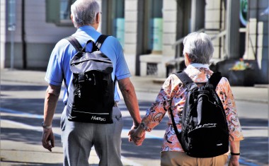 Certaines communes rurales et littorales, déjà fragilisées, voient leur population âgée croître de façon disproportionnée