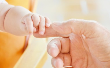 le travail conduit par les députées Laure Miller (présidente) et Isabelle Santiago (rapporteure) dresse un tableau sévère des défaillances de la protection de l’enfance