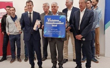 De gauche à droite au premier plan : Nicolas Daragon, maire de Valence et président de Valence Roman Agglo, Jean-Christophe Angenault, directeur de cabinet de la Fédération nationale des Travaux Publics, René Coiro, président de la Fédération régionale des Travaux Publics Auvergne-Rhône-Alpes.