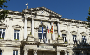 En 2025, 28 % des maires déclaraient avoir été victimes d’attaques sur les réseaux sociaux