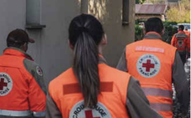 Son nouveau guide conçu à destination des équipes municipales, La Croix Rouge propose des solutions concrètes, activables immédiatement, pour accompagner les territoires dans leurs réponses aux crises