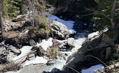 Longtemps perçues comme des zones éloignées des grands centres de production, les vallées de montagne deviennent aujourd’hui des acteurs clés de la transition énergétique.