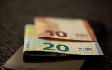 La part liée à la performance représente à peine 3,4 % des indemnités versées