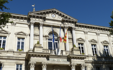 En 2025, 28 % des maires déclaraient avoir été victimes d’attaques sur les réseaux sociaux