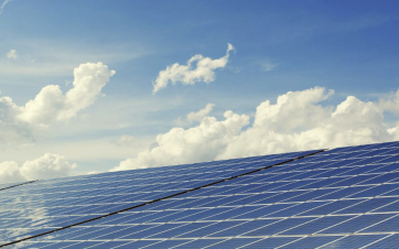 En 2025, les aides publiques ont permis de financer plus de 1 200 installations et la création de 643 kilomètres de réseaux de chaleur