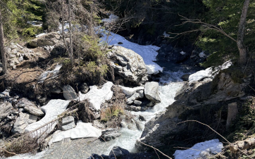 Longtemps perçues comme des zones éloignées des grands centres de production, les vallées de montagne deviennent aujourd’hui des acteurs clés de la transition énergétique.