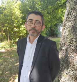 Les sinistres climatiques représentent aujourd’hui plusieurs milliards d’euros par an, qu’il s’agisse des inondations ou du retrait-gonflement des argiles qui fissure des milliers de bâtiments