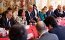 Élisabeth Borne cherche le soutien des élus locaux
