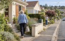 Face à la dématérialisation croissante des démarches, le Haut-commissariat à la Stratégie et au Plan appelle à préserver un accompagnement humain accessible au plus près des habitants