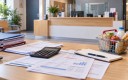 Confrontés à la hausse des besoins sociaux, les CCAS redoutent que le budget 2027 réduise simultanément les ressources des ménages modestes et les capacités d’action des collectivités.